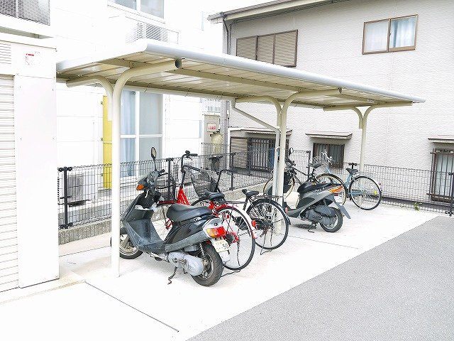 レオパレス伏見Ⅲのその他共用部分|駐輪場完備