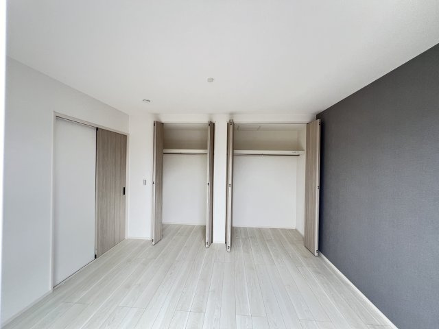 橿原市第1新賀町　全1棟の寝室|洋室7帖　クローゼット付き
