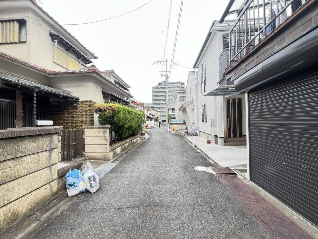 橿原市第1新賀町　全1棟の前面道路含む現地写真