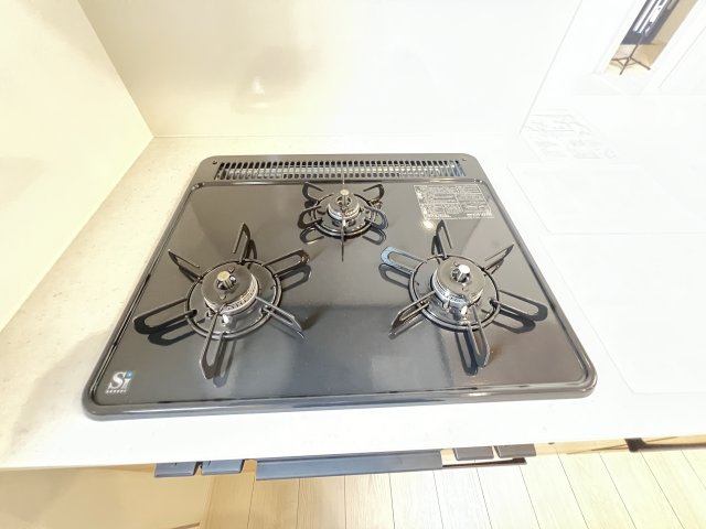 橿原市第1新賀町　全1棟のキッチン|ガスコンロ３口