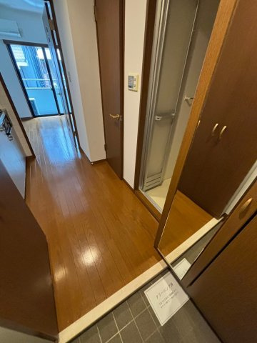 エスコート渋谷の玄関|明るい玄関です