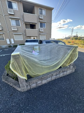 メゾンあざぶ B棟の駐車場