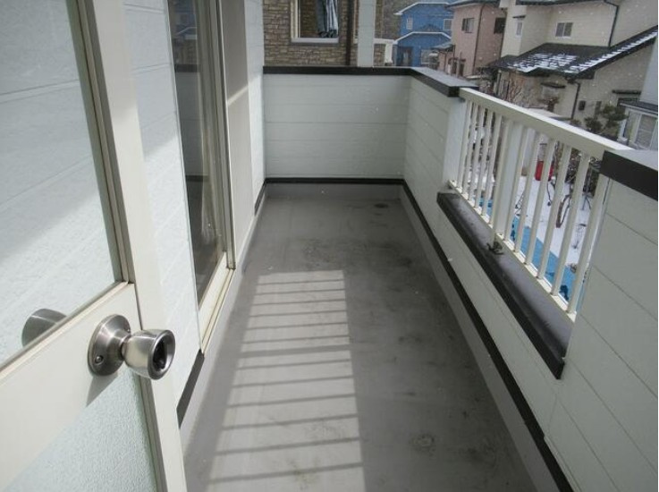 福島市上鳥渡字山王　中古戸建のバルコニー