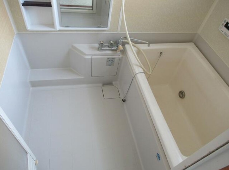 福島市上鳥渡字山王　中古戸建の浴室