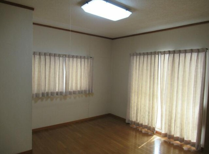 福島市上鳥渡字山王　中古戸建の洋室