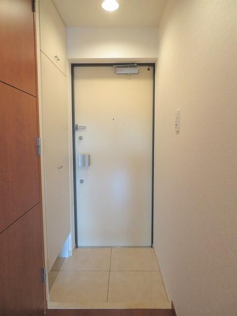 サンパレス駒込壱番館の玄関