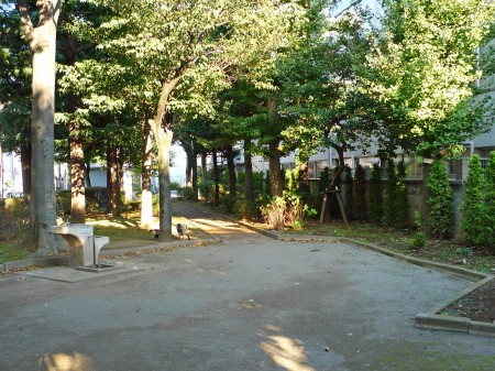 メゾン・ド・ルウィールの周辺