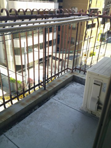 大阪市天王寺区上汐３丁目の賃貸マンションのバルコニー