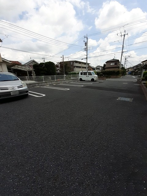 メゾンソレイユⅡの駐車場