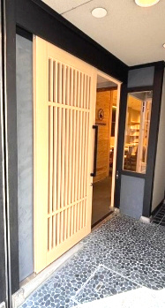 三条西洞院店舗のエントランス