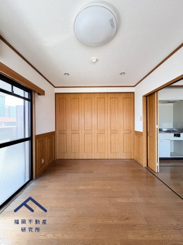 ステイツ天神東の洋室