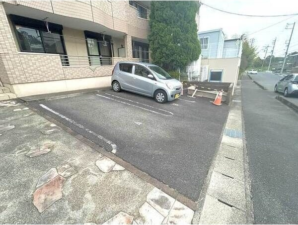 F.ロッシュの駐車場