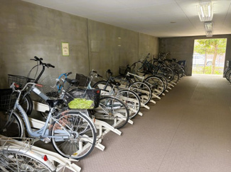 【駐輪場】 | 大宮パーク・ホームズ | ■駐輪場は屋根付きなので雨から自転車を守ります