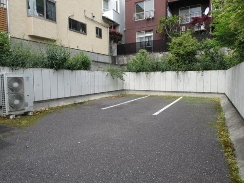 萩原ビルの駐車場
