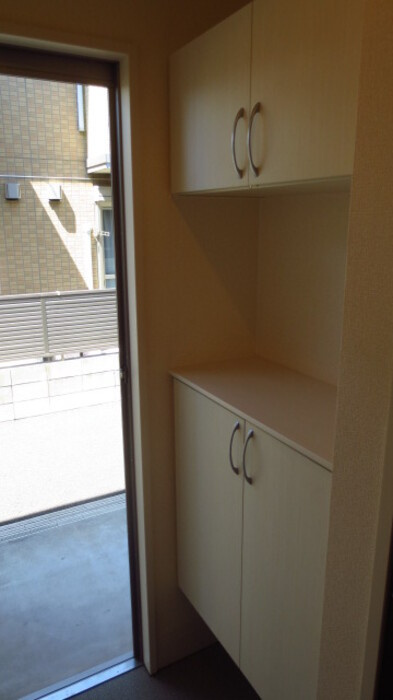 グランディール　Ｊの玄関|収納もある玄関です
