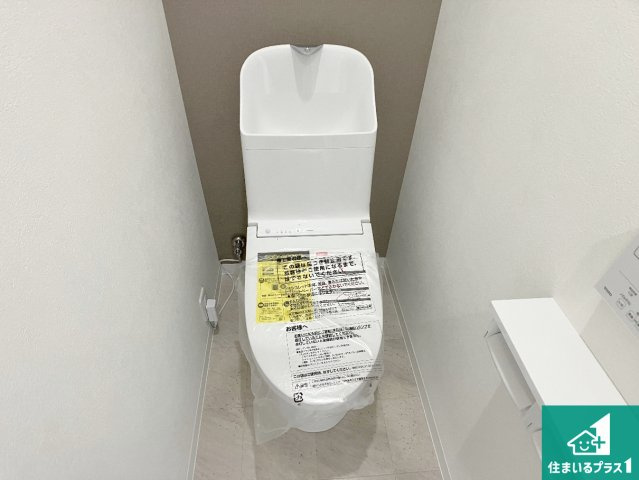 メゾン舞子ショアーのトイレ|1・2階の2ヶ所にあるので、朝の忙しい時間の順番待ちもなく、深夜の利用にも大変便利です。