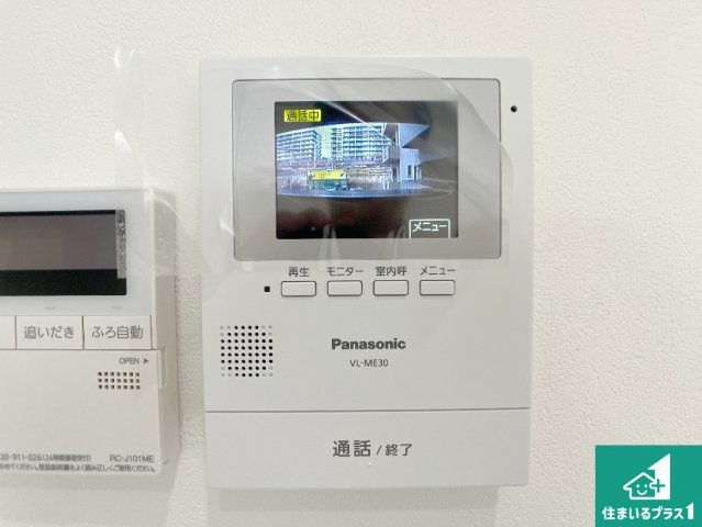 メゾン舞子ショアーの防犯設備|カラーモニターインターホン！声だけでなく来訪者の姿や顔がモニターで確認できるので、小さなお子様がいらっしゃるご家庭でも安心できます！