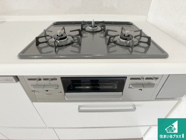 メゾン舞子ショアーの設備|ダブル高火力Ｓｉセンサー付きコンロ！３口あるので、まとめて料理をする時も大活躍！