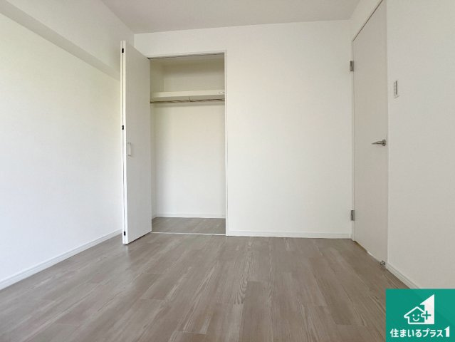 メゾン舞子ショアーの洋室|収納スペースが充実しているので子供の成長に合わせてたくさん収納ができます！家族構成に合わせた様々な活用ができる収納！