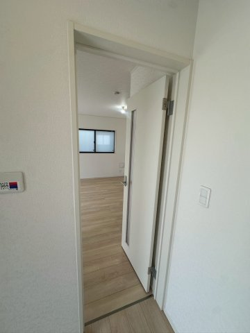 クレイドルガーデン宜野湾市上原 第２・２号棟の玄関|１階廊下からリビングへ✨