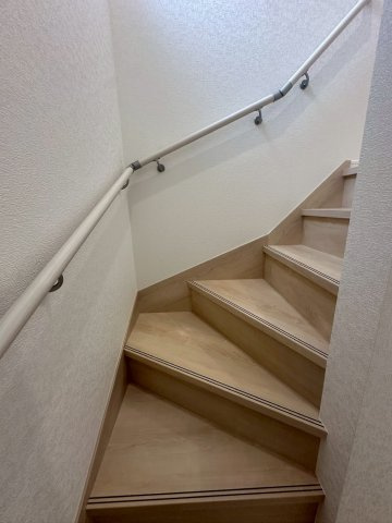 クレイドルガーデン宜野湾市上原 第２・２号棟の内装|手すり付き階段