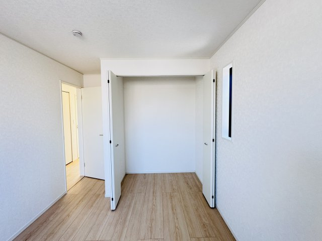 三郷市戸ケ崎５丁目新築戸建【吹上小学校:徒歩9分】の収納|6.5帖寝室収納