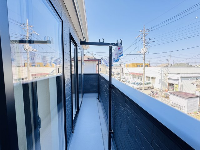 三郷市戸ケ崎５丁目新築戸建【吹上小学校:徒歩9分】のバルコニー|寝室前ワイドバルコニー