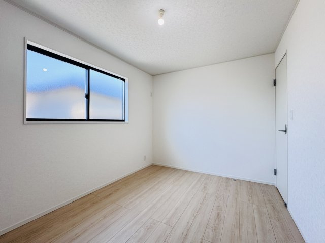 三郷市戸ケ崎５丁目新築戸建【吹上小学校:徒歩9分】の洋室|6帖洋室