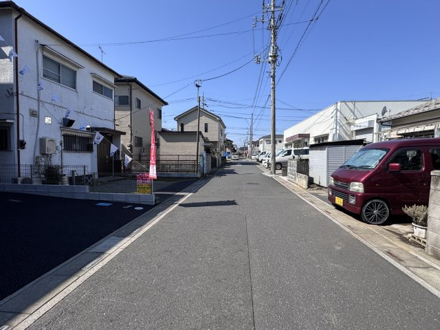 三郷市戸ケ崎５丁目新築戸建【吹上小学校:徒歩9分】の前面道路含む現地写真|北側前面道路・幅員約5.1ｍ