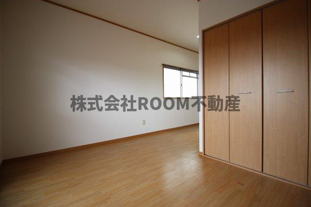 第6年見マンションの寝室|落ち着いた色調の寝室です