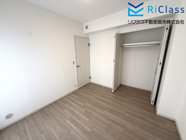 ワコーレハーバーコート神戸の洋室|クローゼットあります