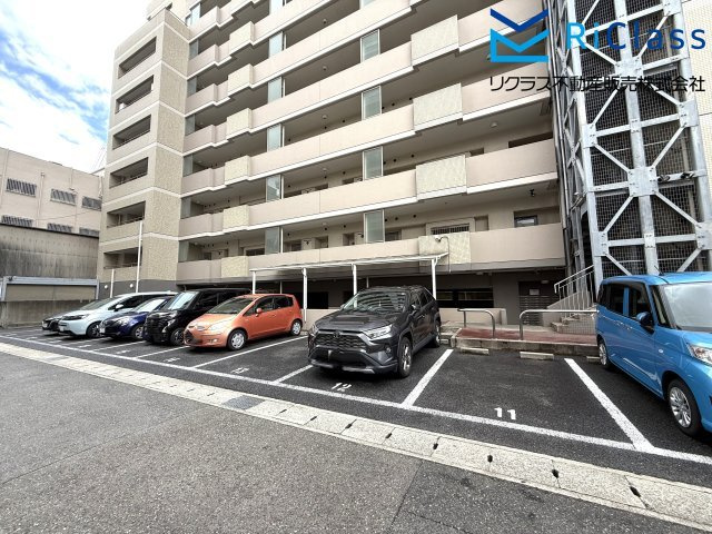 ワコーレハーバーコート神戸の駐車場|平面駐車場あります
