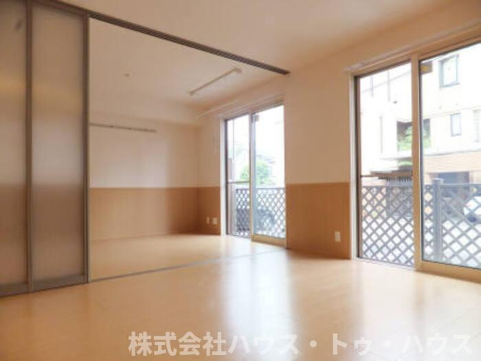 ファミールフラッツ若葉町の居間・リビング