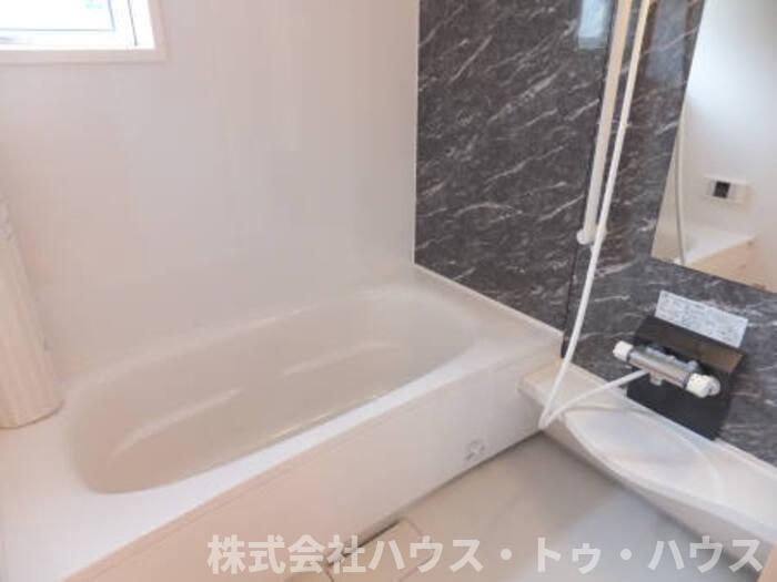 ファミールフラッツ若葉町の浴室