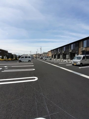 【駐車場】 | ルーチェクレアⅡＢ | 駐車場に車を止められます