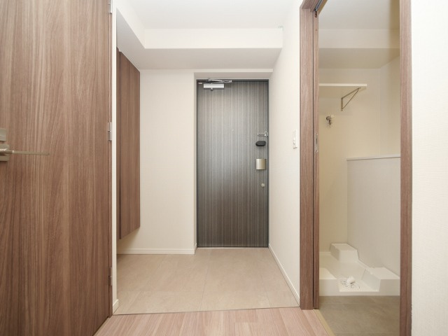 アーバングランデ新大阪の玄関