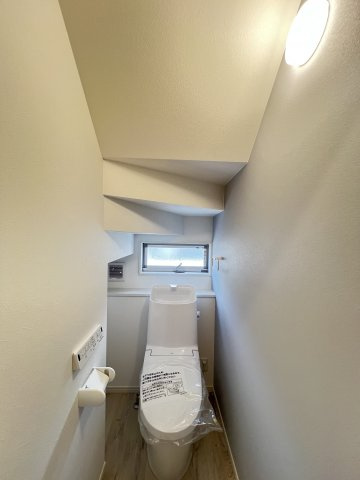 桜井市粟殿 ３区画　３号地 のトイレ|温水洗浄便座付きトイレ