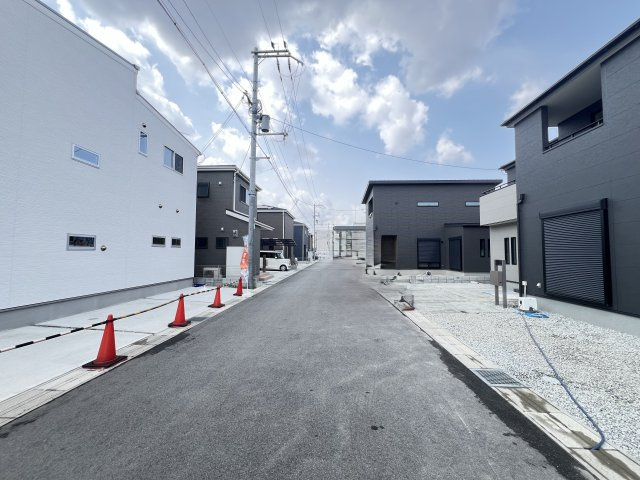 桜井市粟殿 ３区画　３号地 の前面道路含む現地写真