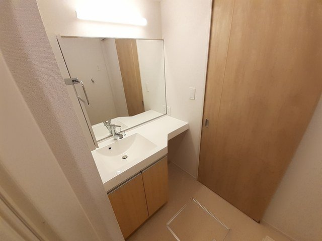 リリオ荒川沖の洗面所|朝の身支度には欠かせない独立洗面化粧台