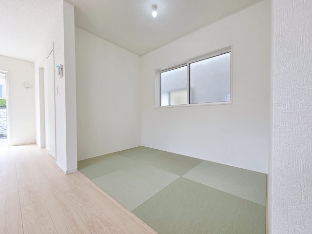 【居間・リビング】 | 東海市名和町第19　2号棟【仲介手数料0円】 | タタミコーナー