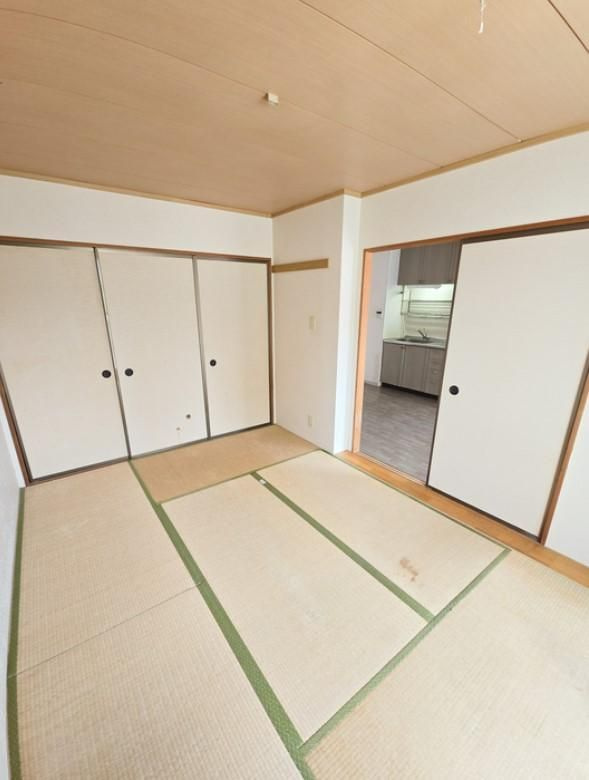 岡田山ハイツ　A棟の寝室