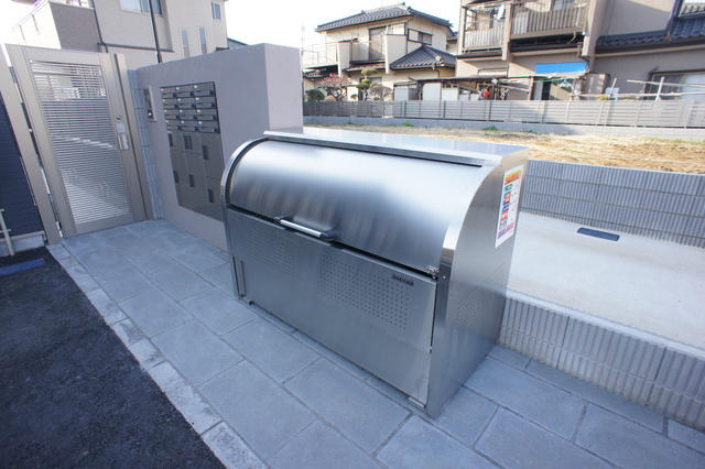 ルミエール・エタンセルｓｉｘのエントランス|敷地内ゴミ捨て場