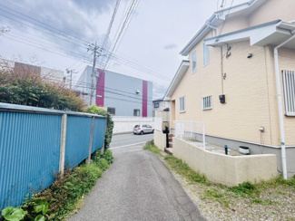 【前面道路含む現地写真】 | 【全室6帖以上・駐車2台】市原市郡本3丁目 リフォーム邸