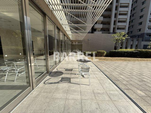 ジオ千里桃山台2番館のエントランス