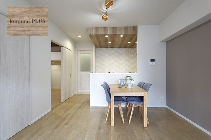 ライフコートフドウ育和公園ハイツの居間・リビング