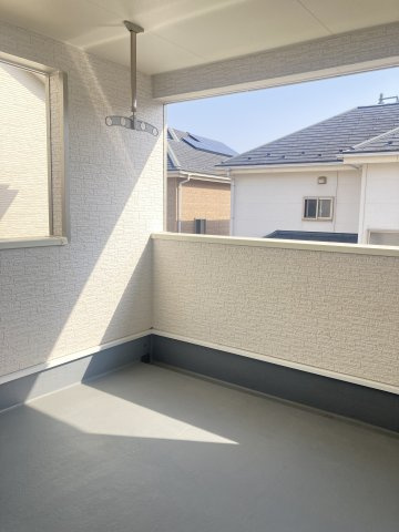 クレイドルガーデン前橋市下新田町第６　１号棟のバルコニー|インナーバルコニーなので急な雨でも洗濯物が濡れませんよ！