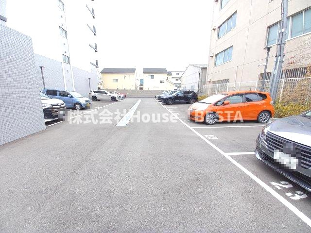 プレサンス神戸長田マリエントの駐車場