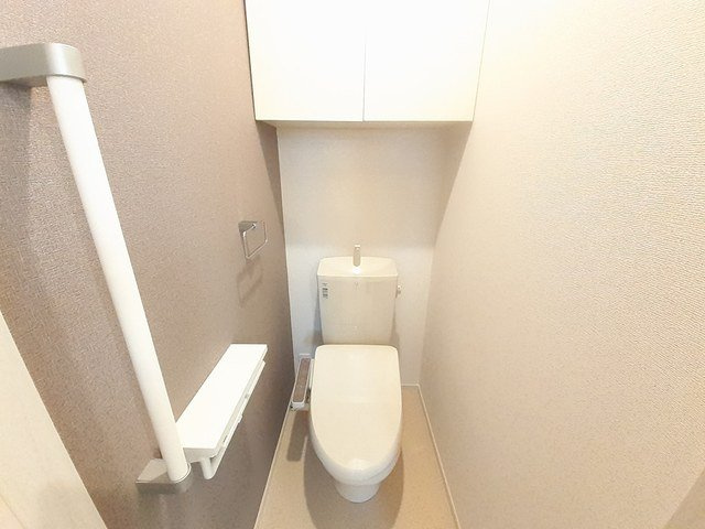 コージー　フラットⅠのトイレ|温水洗浄便座付きです。