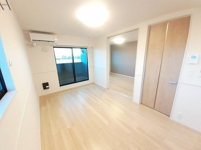 コージー　フラットⅠの居間・リビング|こちらのリビングで趣味の時間をお楽しみください