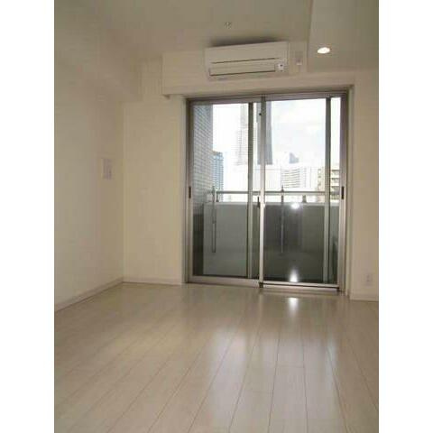 ガーラ・グランディ横濱桜木町の居間・リビング|白基調の洋室♪